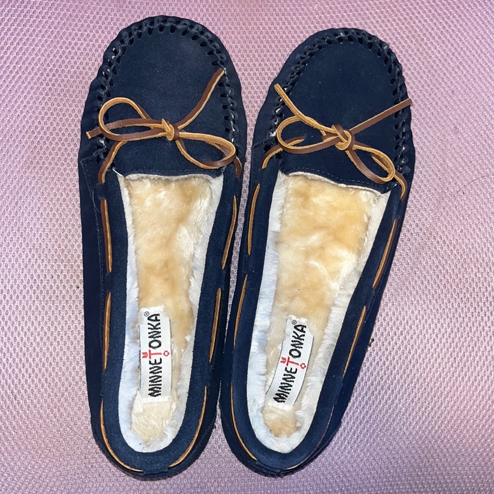 Minnetonka Cally Moccasin slipper size 12M, women’s, navy, new never worn